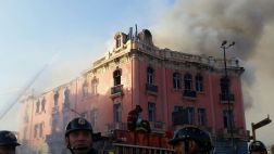 Incendio en plaza Dos de Mayo afecta antigua casona