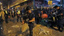 Hong Kong: Policía inició el desalojo de los manifestantes