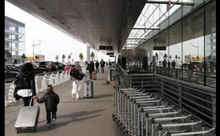 Miedo al ébola: Personal de aeropuerto abandonó 250 maletas