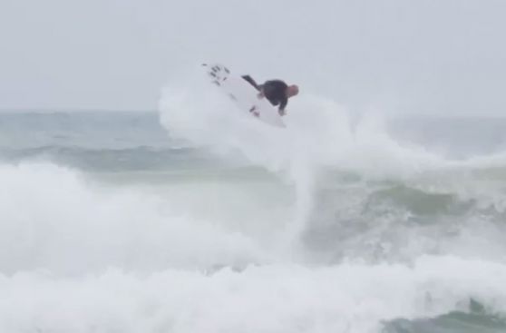 El espectacular giro de 720 grados de Kelly Slater en Portugal