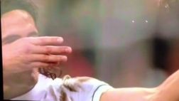 Cavani inventó penal, anotó, celebró así y lo expulsaron