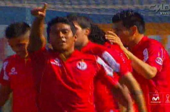 Golazo de Estrada para el Aurich ante Cristal en el Gallardo