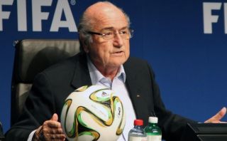 Joseph Blatter pretende cambiar la fecha de Qatar 2022