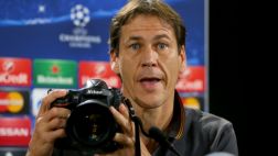 DT de Roma y su enojo por tantas fotos en conferencia de prensa