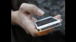 Hizo 5.000 bromas telefónicas borracha y terminó detenida