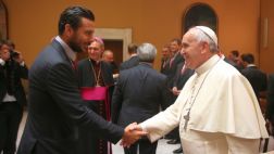 El Papa Francisco recibió al Bayern Múnich de Claudio Pizarro