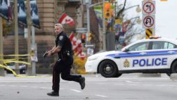 Tiroteo en Canadá: Buscan casa por casa a más sospechosos