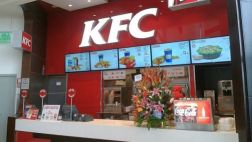 ¿Pasar una semana en KFC ayuda a olvidar a tu ex?