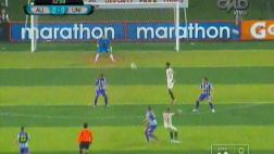 Alexi Gómez y lo que pudo ser un gol de antología en el clásico