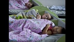 Un matrimonio separado logró adoptar a una niña