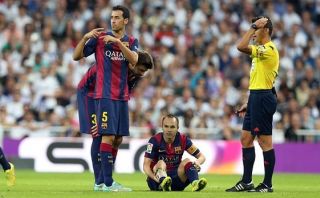 Andrés Iniesta sufrió rotura muscular en caída ante Real Madrid