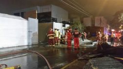 Incendio consumió una maderera contigua a fábrica de químicos