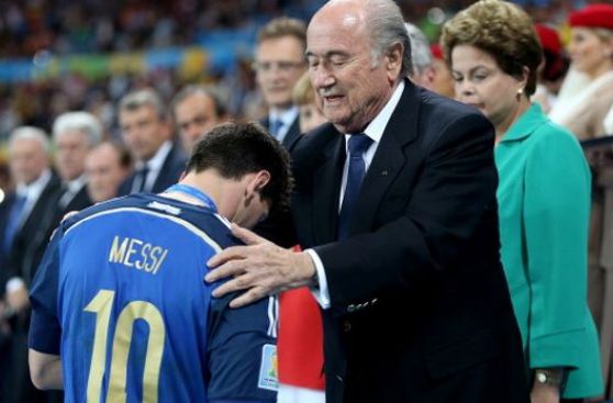 Blatter: "Fue incorrecto" darle el Balón de Oro a Lionel Messi