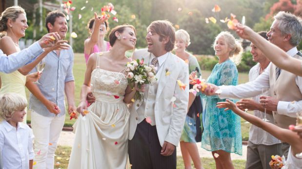 Mientras más invitados tengas en tu matrimonio, más feliz serás