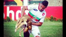 "La mordida de la suerte": lo mordió un perro y anotó golazo
