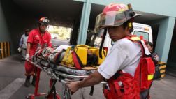 Essalud se disculpó por retener camilla de bomberos