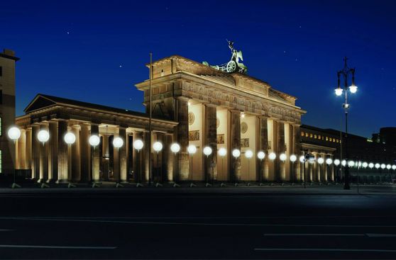Berlín celebra la caída del Muro con instalación luminosa