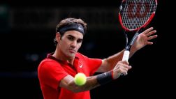 Federer sufrió pero venció en París y pelea por el número 1