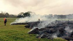 El imparable río de lava que amenaza a un pueblo de Hawái