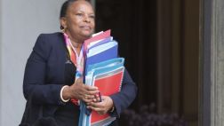 Multan a revista que comparó a ministra francesa con un mono