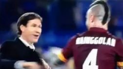 Divertido festejo del DT de la Roma tras ganar en la Serie A