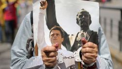 Venezuela: "Policía le lanzó excrementos a Leopoldo López"