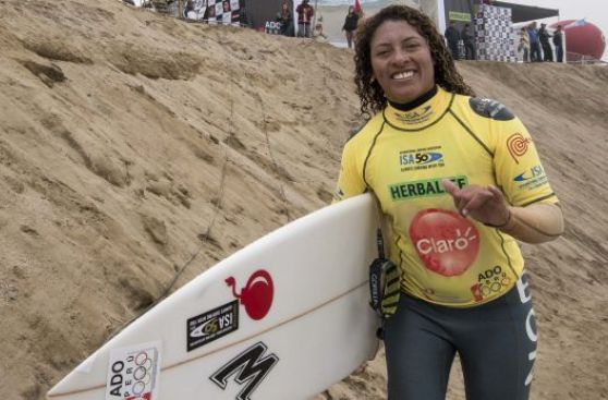 Surf: Analí Gómez clasificó a la final del Mundial ISA