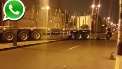 Vía WhatsApp: Camión de carga pesada invade berma en Breña