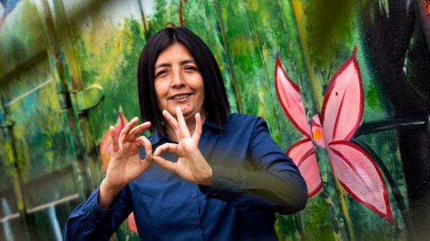 Isabel Rey: Una mujer que habla con las manos