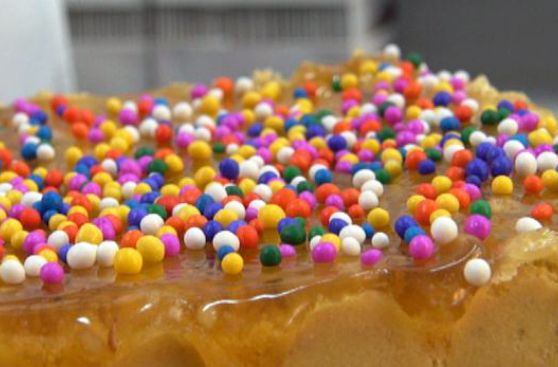 Despide el mes morado con el turrón de los feligreses