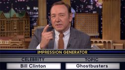 Kevin Spacey mostró su talento para la imitación en show de TV