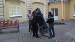 Rusia: Retiran monumento de Apple porque Tim Cook dijo ser gay