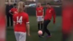 ¿Quién ganó? Di María y jugadora del Manchester en dominaditas