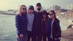 Integrantes de MGMT se fueron a la playa con Sofía Mulanovich