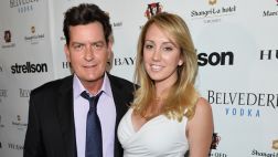 Internan a la ex novia de Charlie Sheen por sobredosis