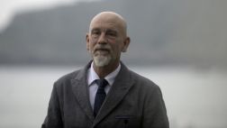 John Malkovich ve como "pérdida de tiempo" los selfies con fans