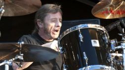 Baterista de AC DC fue detenido por intento de asesinato