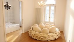 Relájate en este mueble con forma de nido de pájaro