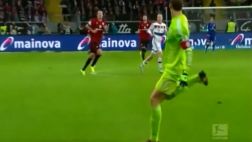 Manuel Neuer y toda la clase de un portero para salir jugando