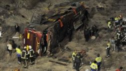 España: Ómnibus se precipita en una pendiente y mueren 11