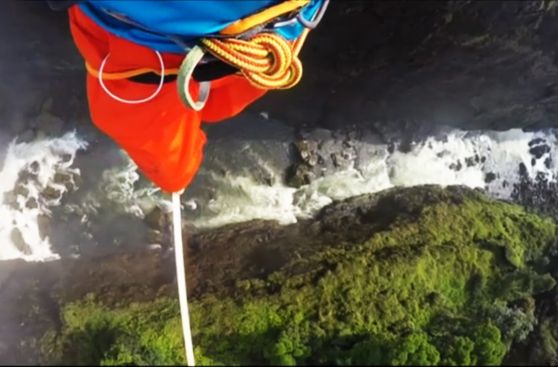 Cataratas Victoria: Artistas la cruzan sobre una cuerda floja