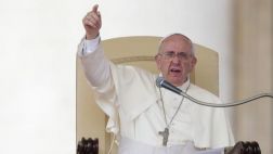 El Papa llama a demoler "todos los muros que dividen el mundo"