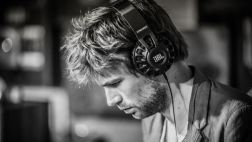 Oír música mientras trabajas aumentaría tu productividad