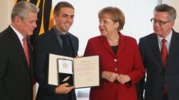 Alemanes son condecorados en Berlín por título en Brasil 2014