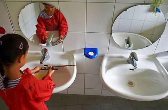 Uso de baños podría ser gratuito en los centros comerciales