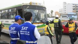 Chofer de combi atropelló a trabajador del SAT en operativo