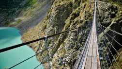 Observa los Alpes Suizos desde este espectacular puente