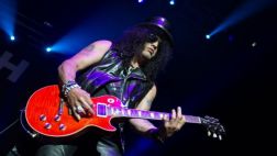 Slash: 10 momentos del guitarrista aparte de Guns N' Roses
