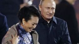 Rusia defendió la galantería de Putin con la primera dama china