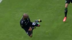 ¿Nueva forma de festejo? jugador se lanzó como pez tras marcar